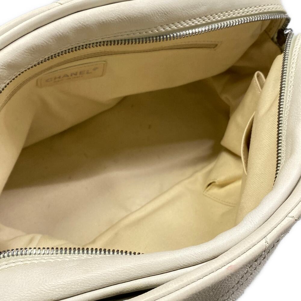 Chanel Diamond Stitch Shoulder Bag - Picture 7 of 15